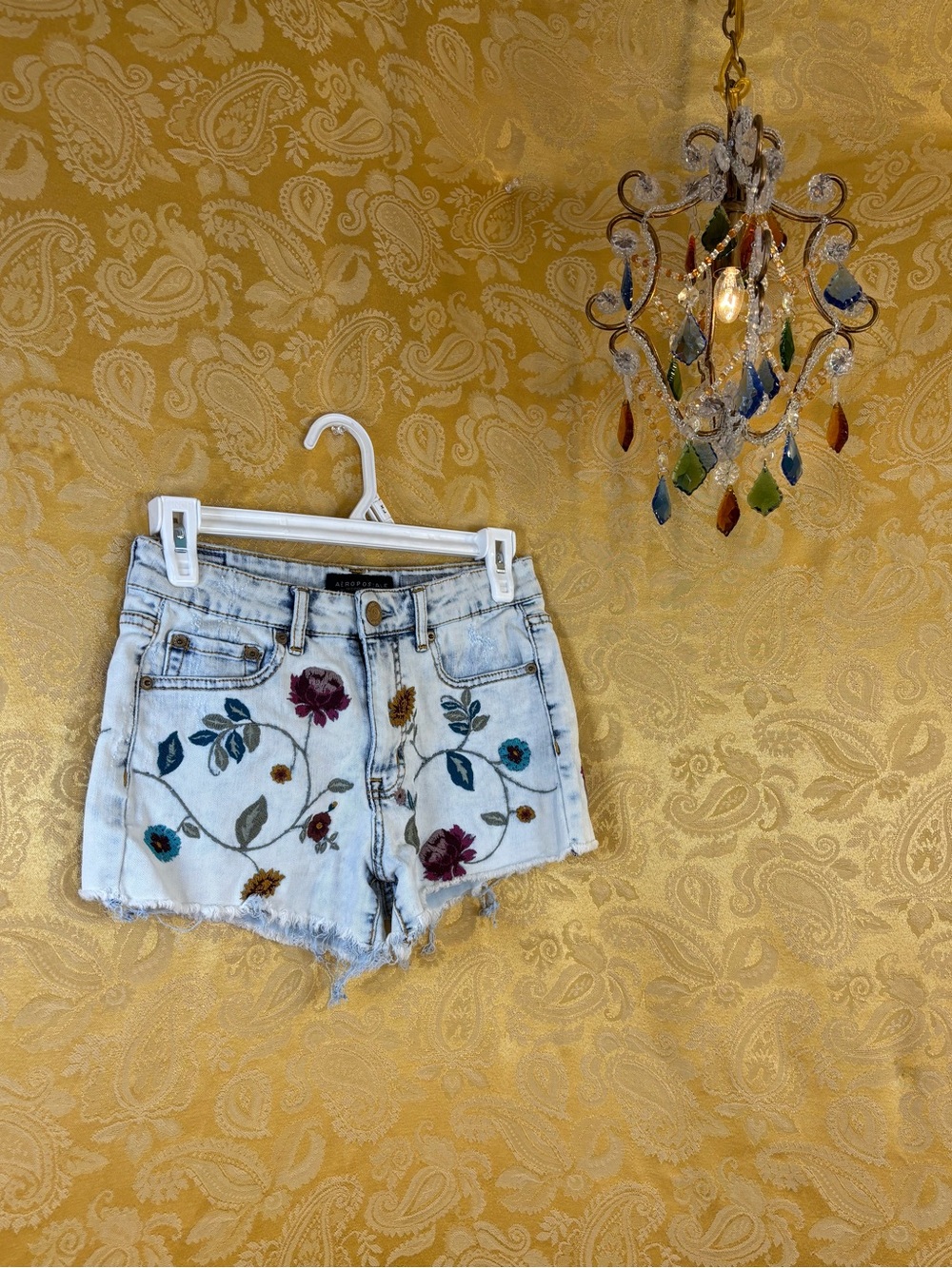 ✨Y2K Boho Light Acid Wash Floral Embroidered Raw Hem Shorts✨